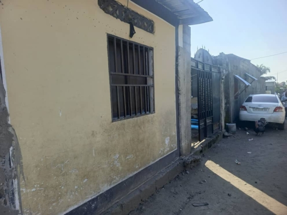 Parcelle à vendre avec 3 portes type locatifs à N'SELE/Terre jaune 32 Parcelle à vendre