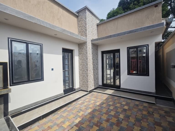 Parcelle à vendre avec une belle maison à Bumbu 6 Parcelle à vendre