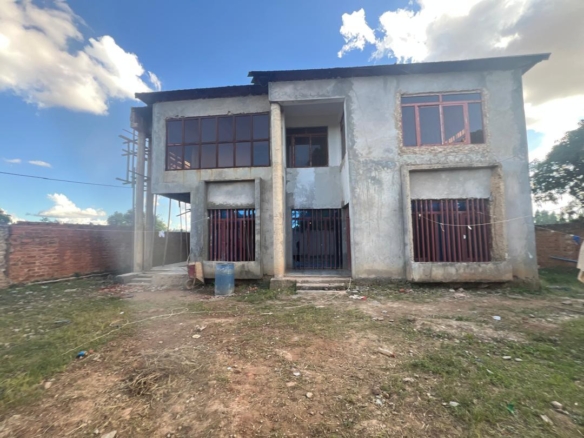MAISON A VENDRE A LUBUMBASHI AU GOLF CIAMALALE 12 maison