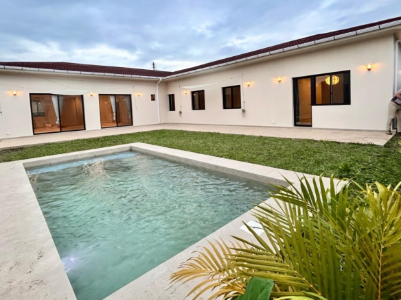 MAISON À VENDRE DANS LA VILLE DE LUBUMBASHI GOLF MÉTÉO 44 MAISON