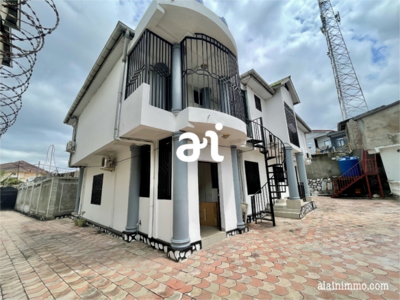 BELLE MAISON EN LOCATION R+1 DE 6 CHAMBRES À KINSHASA-UPN 22 MAISON EN LOCATION