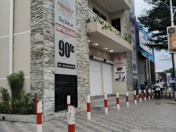 VENTE PARCELLE INCLUS D'UN IMMEUBLE DE R+2 À KALAMU/20 MAI 24 VENTE D’UNE PARCELLE