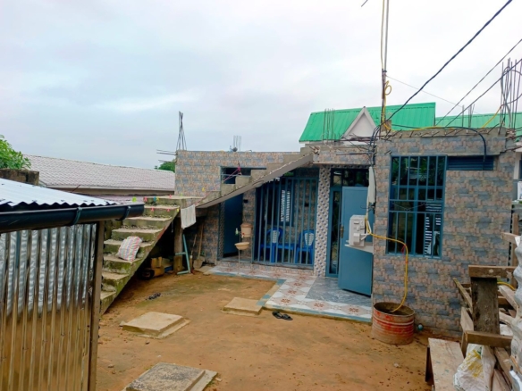 Parcelle à vendre avec fondation de R+2 à Mont Ngafula 42 Parcelle à vendre