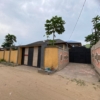 Parcelle de 16 / 20 m dotée d'une maison basse en vente à Mont Ngafula 23 Parcelle