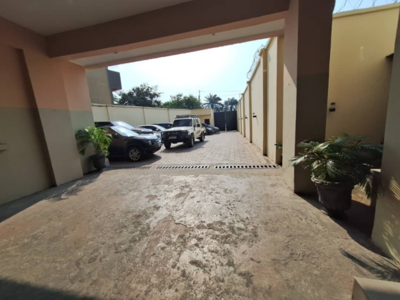 MAGNIFIQUE APPARTEMENT MIS EN VENTE À GOMBE 18 APPARTEMENT