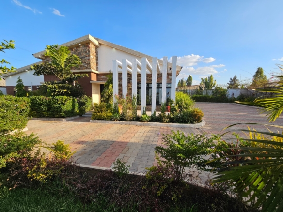 MAISON À LOUÉ À LUBUMBASHI QUARTIER GOLF FAUSTIN 2 MAISON À LOUÉ
