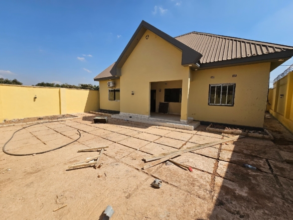 MAISON À VENDRE DANS LA VILLE DE LUBUMBASHI QUARTIER GOLF MÉTÉO1 28 MAISON À VENDRE