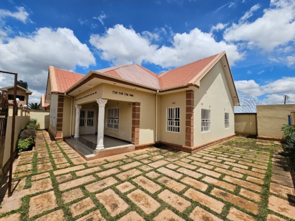 MAISON À LOUÉ À LUBUMBASHI QUARTIER GOLF PLATEAU 1 32 scaled 1003803756