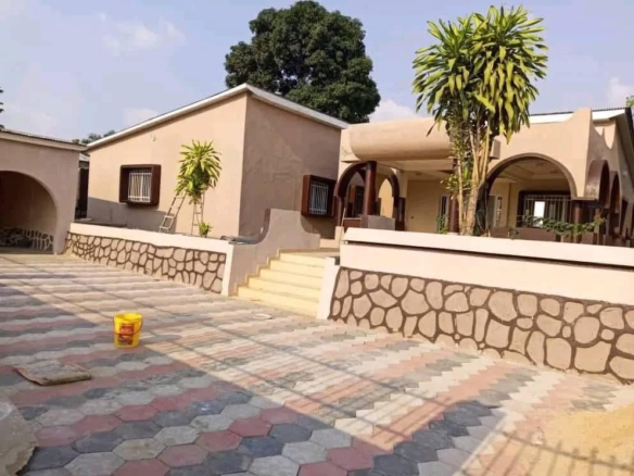 Parcelle à vendre à Mont Ngafula 46 Parcelle