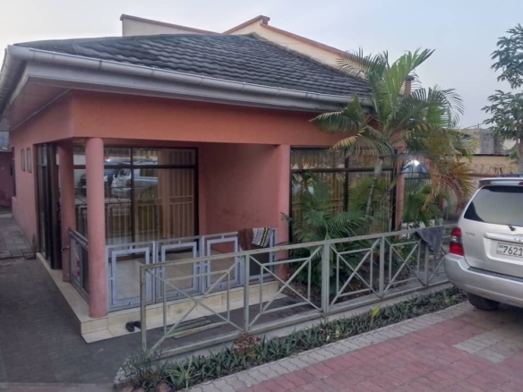 Parcelle usage résidentiel à vendre à Mont Ngafula, maman Mobutu 44 Parcelle