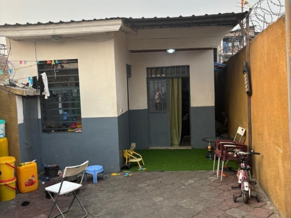 Urgent parcelle en vente à Ngiri-ngiri 2 scaled 1004611178