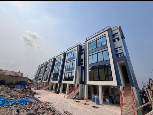 10 villas identiques en duplex moderne mise en vente à Lingwala 2 villa