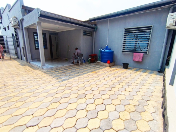 une parcelle de 3 chambres mise en location a kitambo 22 parcelle