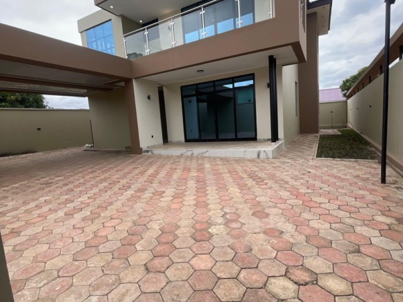 VILLA À VENDRE DANS LA VILLE DE LUBUMBASHI QUARTIER GOLF MÉTÉO1 3 scaled 1004184437