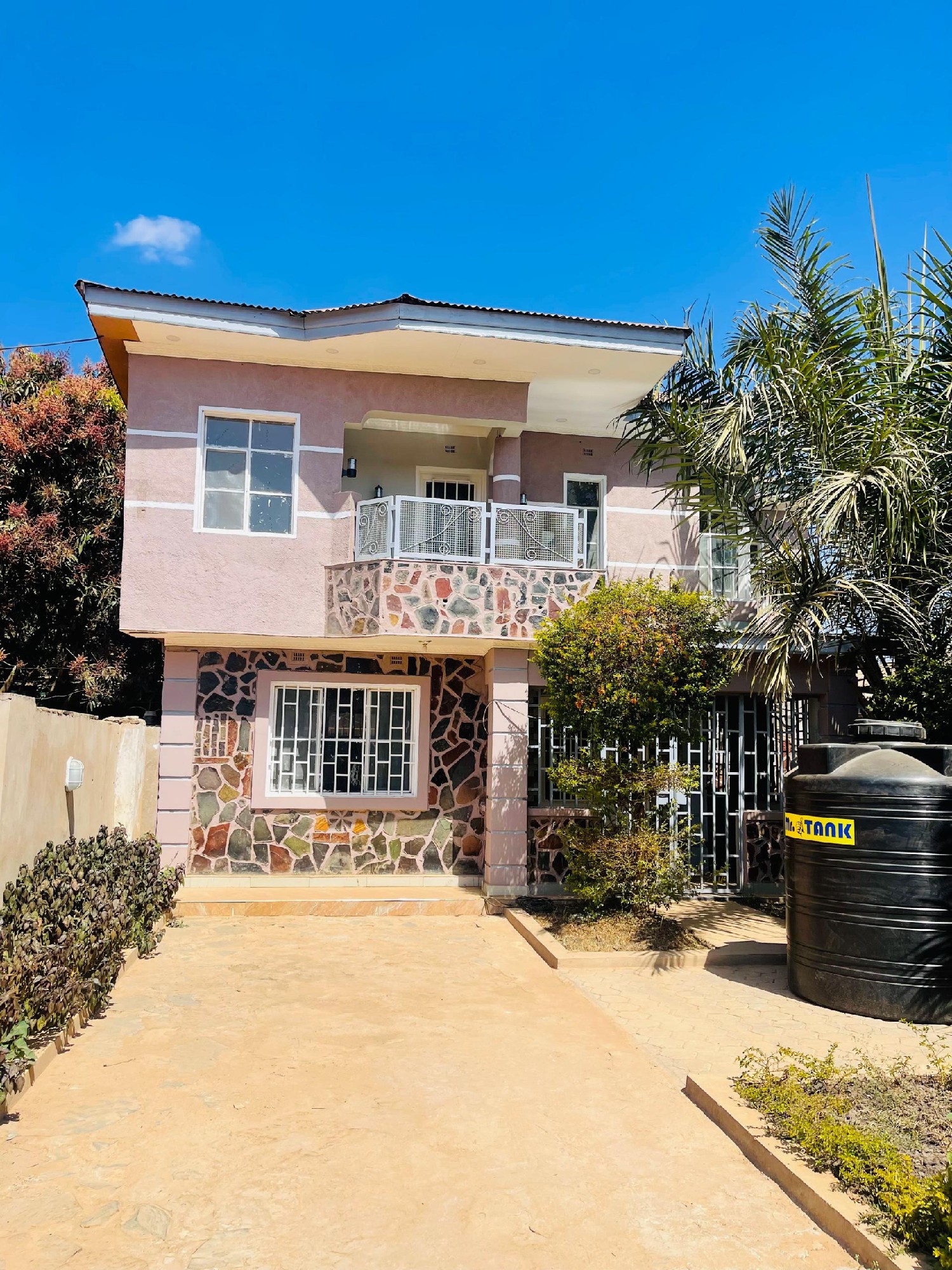 MAISON À LOUÉ