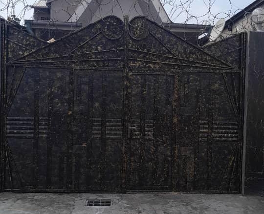 Parcelle à vendre dotée d'une maison basse à Ngiri ngiri 18 scaled 1004698116
