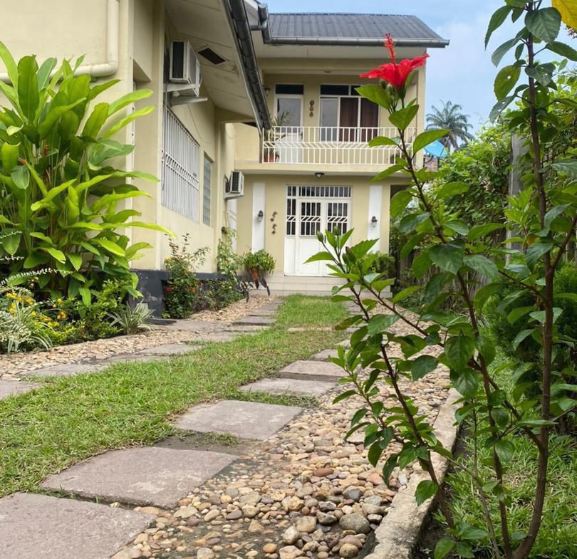 Parcelle en vente dotée d'une grande maison à Ma campagne Ngaliema