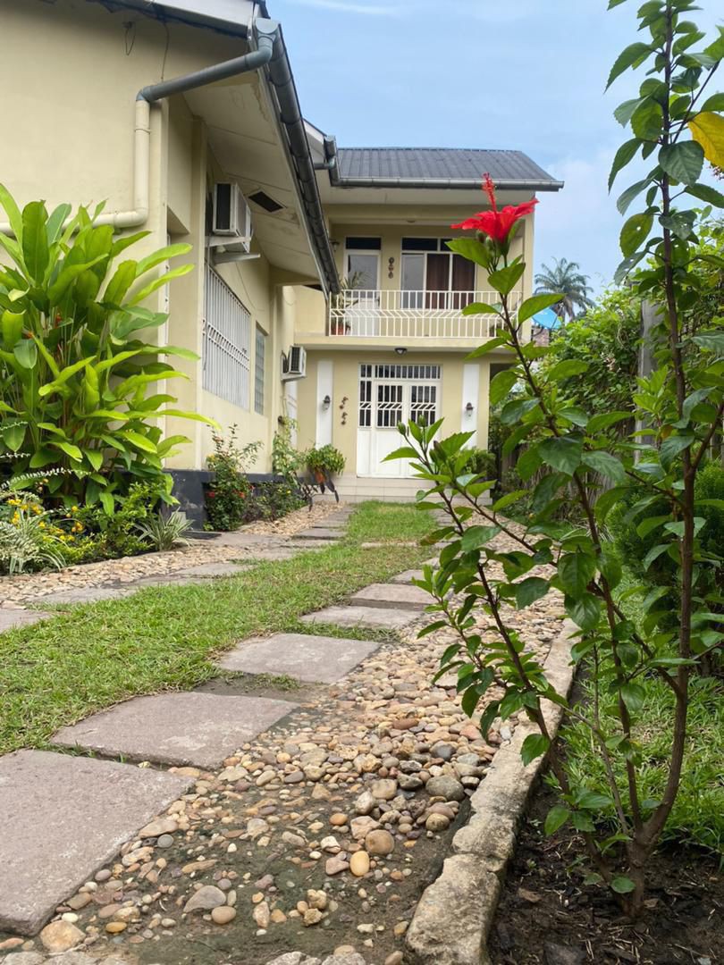 Parcelle en vente dotée d'une grande maison à Ma campagne Ngaliema