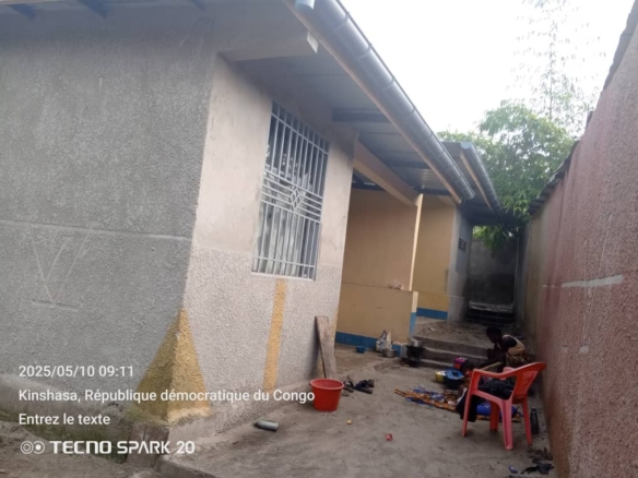 Parcelle à vendre Clôturé avec deux portes de locataires au Quartier Terre jaune Commune de la N'sele 14 scaled 1004793710