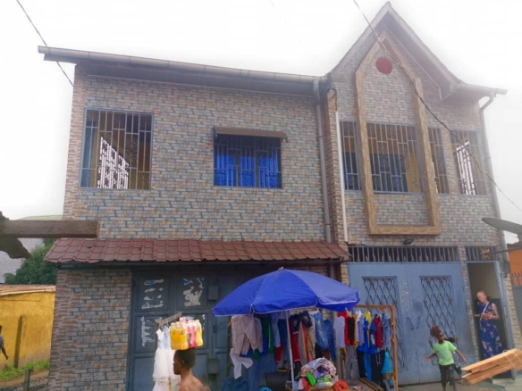 Un immeuble d'un niveau en vente à N'djili Q5 24 Immeuble