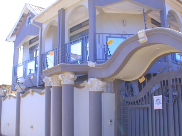 Mise en vente d'une maison à Lubumbashi 20 scaled IMG 20250701 WA00761