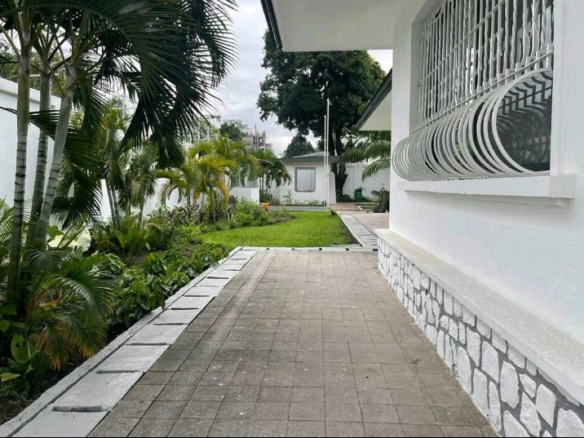 Villa mis en vente à Gombe 40 villa