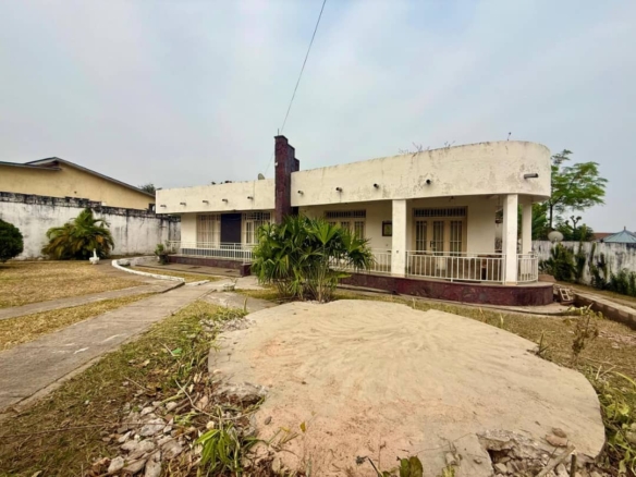 Parcelle mise en vente a gombe sur boulevard du 30 juin 20 Parcelle