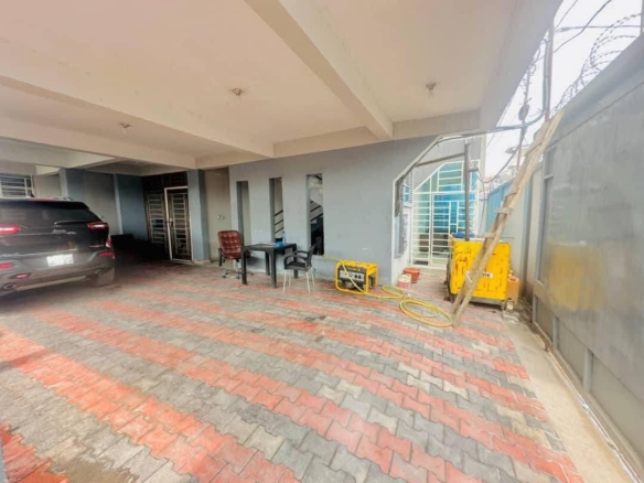 Parcelle a vendre sur le boulevard du 30 juin à gombe 18 Parcelle