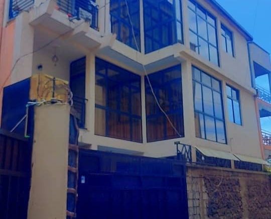 UN IMMEUBLE MISE EN VENTÉ CENTRE VILLE DE GOMA 16 IMMEUBLE