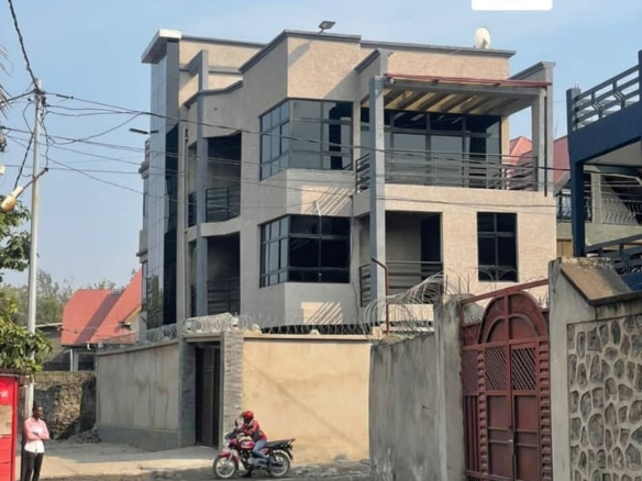 MAGNIFIQUE PARCELLE MISE EN VENTE/ COMMUNE DE GOMA/ RVA. 12 scaled 1000386941