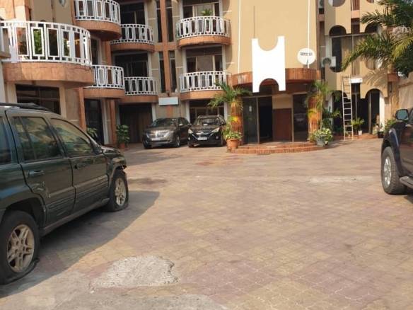IMMEUBLE A VENDRE R+3 A NGALIEMA 8 IMMEUBLE