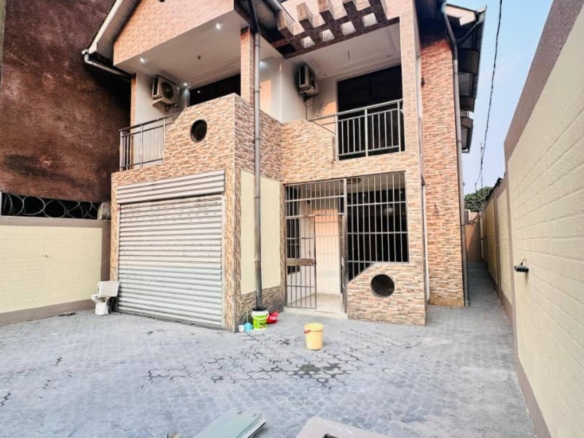 toute la parcelle de 4 chambres mise en location a kitambo 46 scaled 1001305363