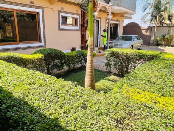 Maison à loué Dans La ville de Lubumbashi quartier golf Météo2 50 Maison