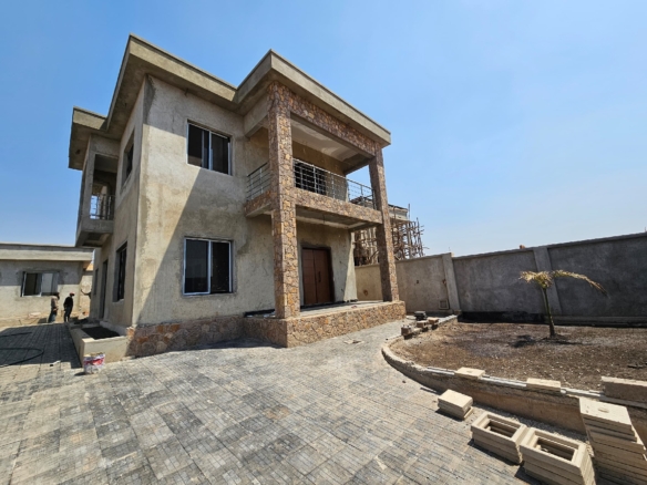 MAISON MISE EN VENTE DANS LA VILLE DE LUBUMBASHI QUARTIER GOLF TSHAMALALE AVENUE SILOE 40 scaled 1004631929