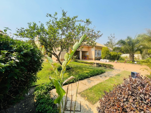 MAISON À LOUÉ DANS LA VILLE DE LUBUMBASHI QUARTIER GOLF MÉTÉO1 4 MAISON