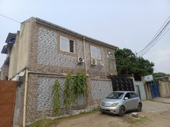 Parcelle en vente avec un bâtiment en étage d'un niveau situé à Mont Ngafula tout près de la route bypass 28 scaled 1004985138