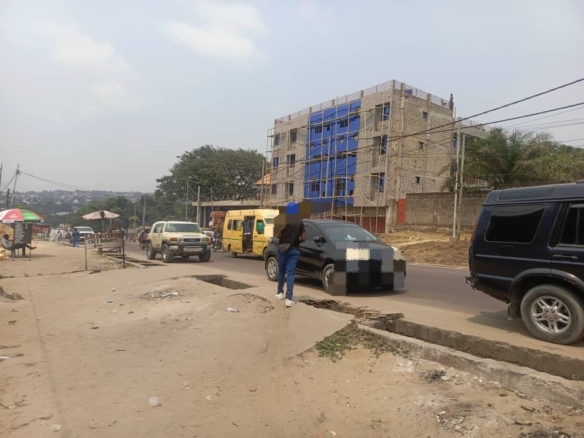 Parcelle en vente à Mont Ngafula sur route bypass 30 Parcelle