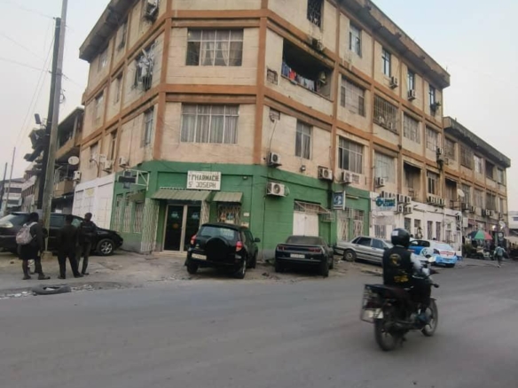 Immeuble de 3 niveau à vendre dans la Commune de Gombe 28 scaled 1005029674