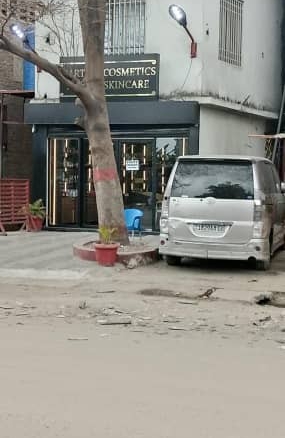 Immeuble à vendre dans la Commune de bandalugwa au Quartier adoula sur macadam 20 scaled 1005115387