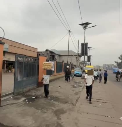 Concession à vendre sur boulevard Lumumba situé à debonhomme Commune de Matete 10 à vendre