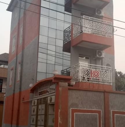 Vente immeuble de trois niveau avec forte rentabilité contiennent 4 appartements - Ngaliema kinsuka brikin 22 scaled 1005194284