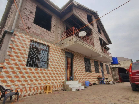 Vente parcelle inclus d'un immeuble d'un niveau à Bibwa, N'sele - investissement avec revenus 6 scaled 1005225645
