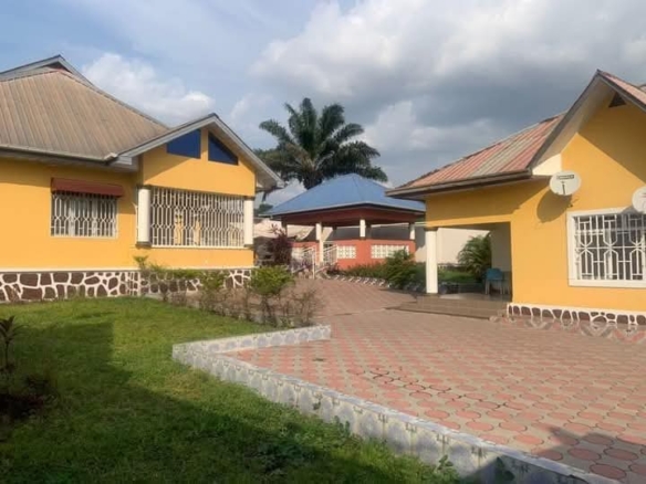 Grande Parcelle de 1470m² avec 3 Maisons Locatives à Vendre à Ngaliema (UPN) 28 scaled 1005244223