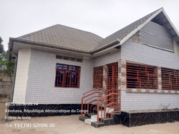 Parcelle de 400m² avec maison habitable à vendre - N'sele Terre jaune 19 scaled 1005252631