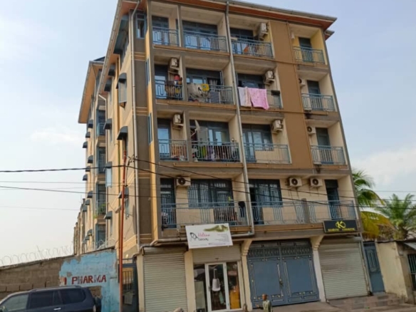 Grande parcelle avec 2 immeubles (20 appartements) à vendre à Lingwala 24 scaled 1005256881 1