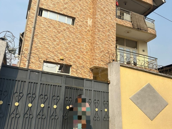 Parcelle de deux niveau à vendre à Limete, Quartier résidentiel 46 scaled 1005258027