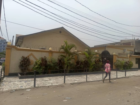 Grande parcelle meublée à vendre – Barumbu Quartier Bon Marché 16 scaled 1005262623