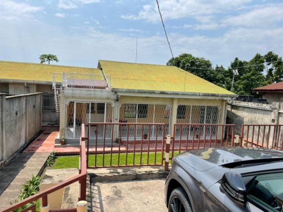 Toute la parcelle mise en location dans la commune de Ngaliema quartier Gramalic 2 parcelle