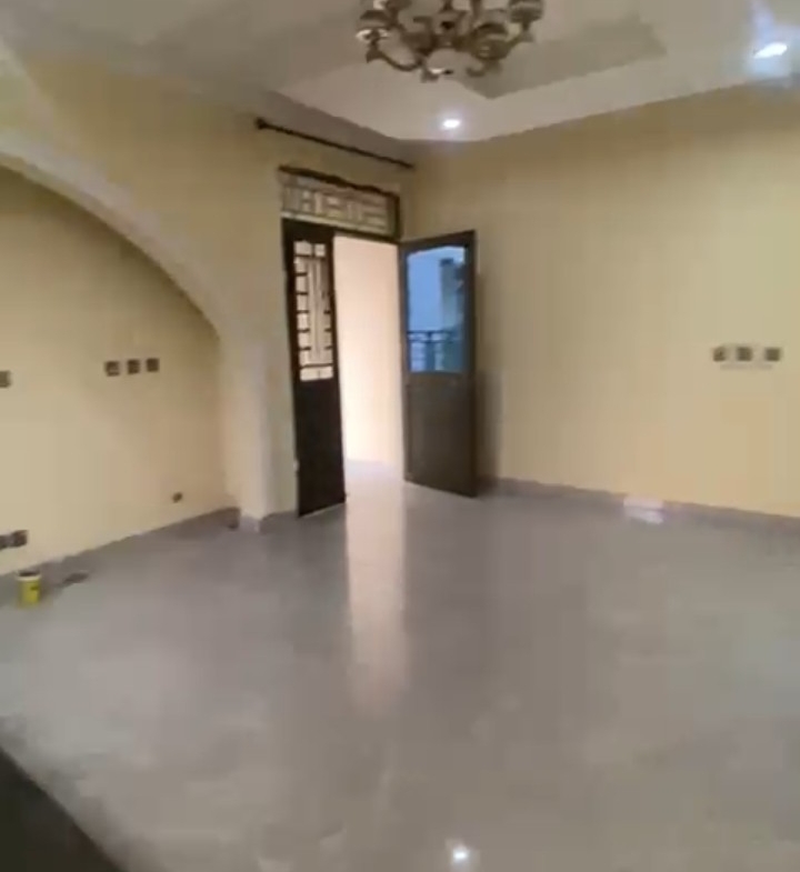 scaled_1000508087