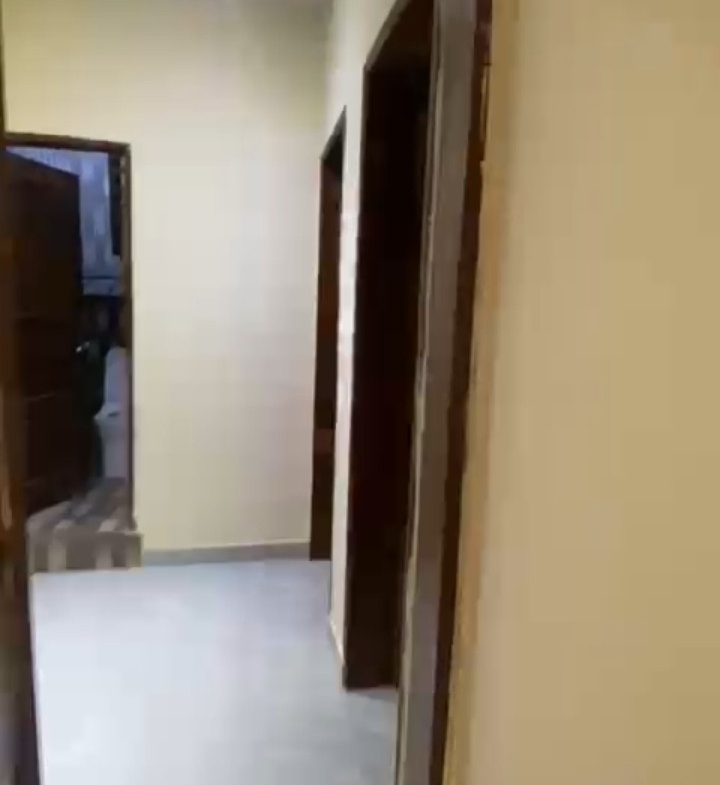 scaled_1000508110